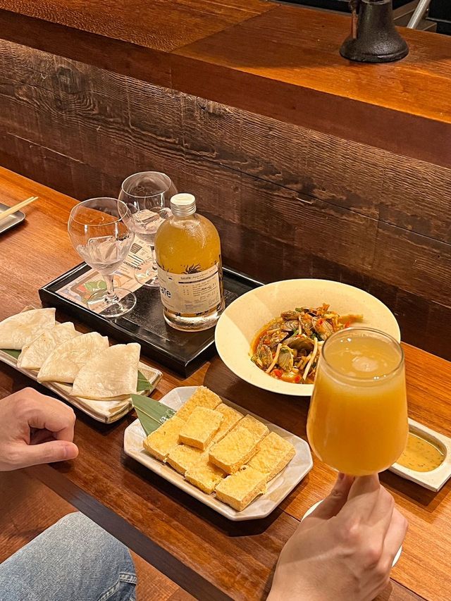 近期喺成都食過最滿意嘅一餐！！氣氛正到爆燈就喺雙子塔對面！！