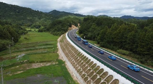 迎客松大道於7月21日正式通車運行