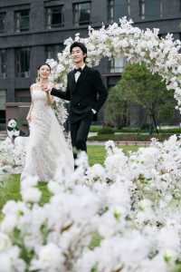 將婚禮搬到草坪上,心動不止一萬次。