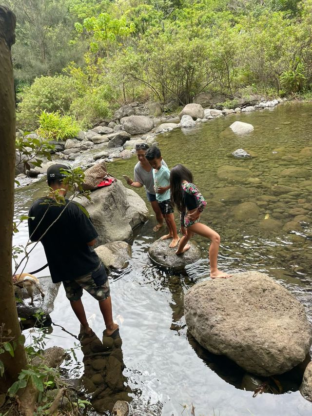 雨霧朦朧中的伊奧山谷夏威夷土著國王都來打卡的秘境！