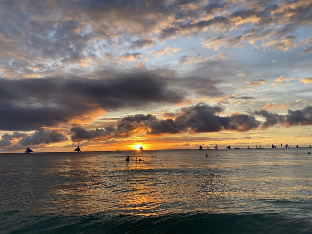 🌅 鮮豔到像是幻覺的火紅夕陽｜長灘島 Boracay Sunset