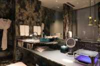 🌊 Fantastic Lake View Room: Push the Window to See a Tang Dynasty Scroll