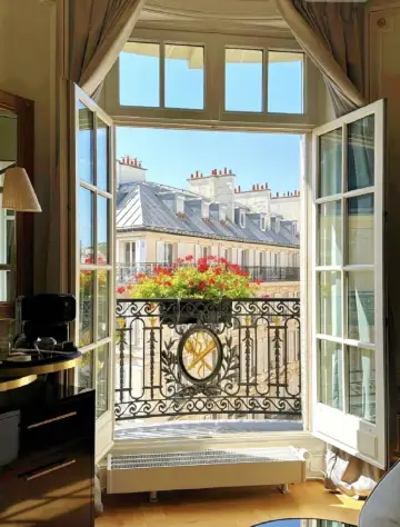 巴黎！香街旁！見凱旋門的小而美hotel！ 终于！！去巴黎啦，還住到了本命酒店，就在香榭麗舍大街旁