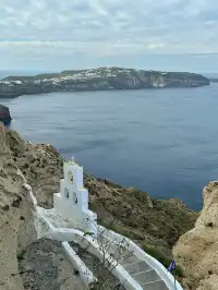 對聖托里尼印象大多來源於它藍白一面的浪漫，但其實粗獷美也是聖托里尼鮮少宣傳的一張名片！Fira為中心