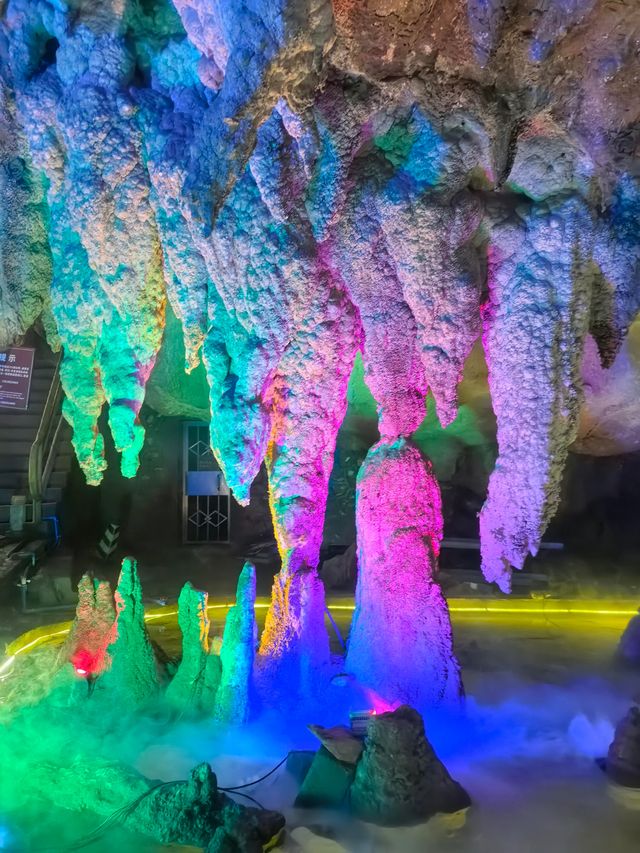 清遠寶晶宮｜溶洞奇觀冠嶺南 天鵝湖畔享悠閒