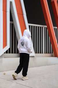 在未完成的建築裡,拍一部未來感大片