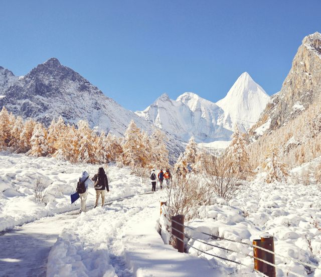 在稻城亞丁，看到了中國最壯麗的秋天和冬天