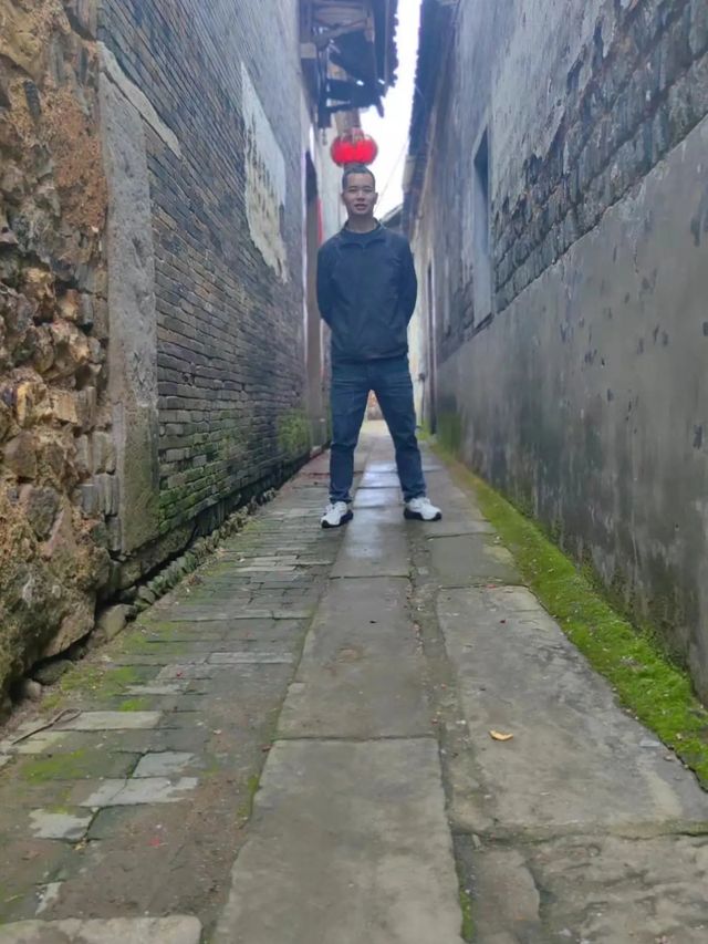 踏足賈家古村：在青磚黛瓦間觸摸千年文脈   當城市的喧囂淹沒了時光的腳步，總有一些古村落靜靜佇立，珍