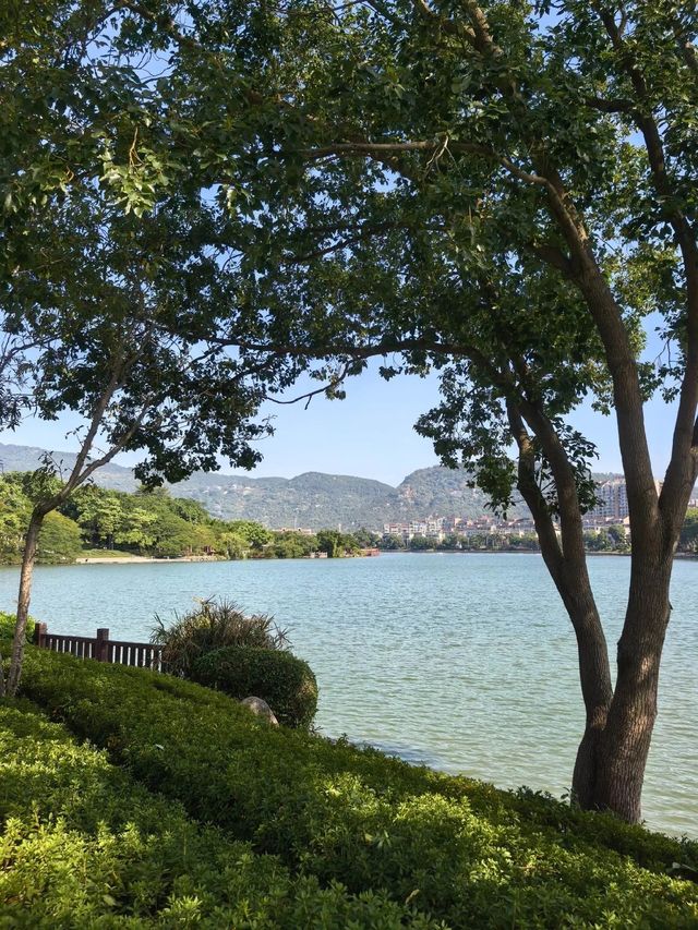 秘境小徑探湖之旅