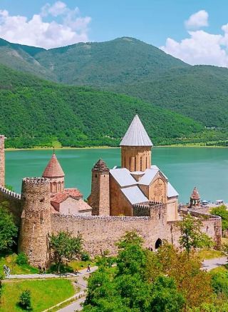 Complete Guide to the Beautiful Scenery of the Three Caucasus Countries in Winter