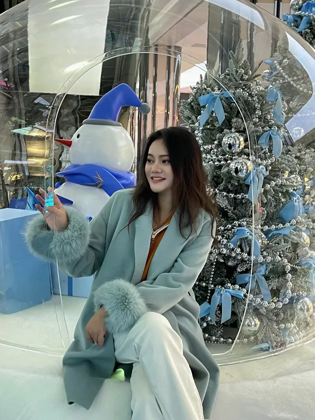 太原北美新天地聖誕藍變身艾莎公主 太原北美新天地聖誕藍變身艾莎公主