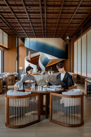 오사카 카시와노테 호텔|도시와 마주하는 고요한 공간