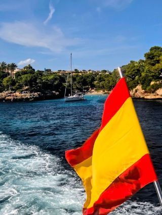 Lovely Four-Hour Boat Trip with Scenic Stops