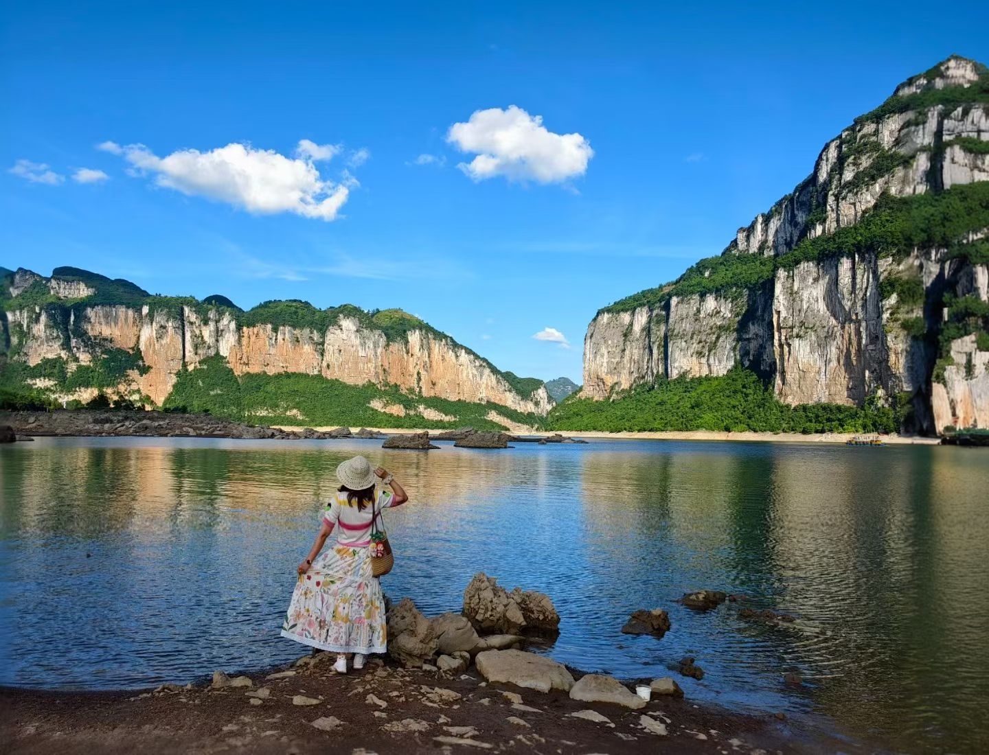 Phòng trưng bày Hundred-Mile Gallery quả thực xứng đáng với tên gọi của nó!