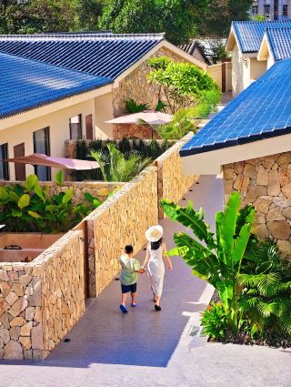 Really in Beihai! Brand new! Nanfa Manor B&B! Located in Qiaogang, Beihai, super close to Silver Beach, it's so beautiful it feels like being in a French manor! A whole area of ​​wabi-sabi style B&Bs.