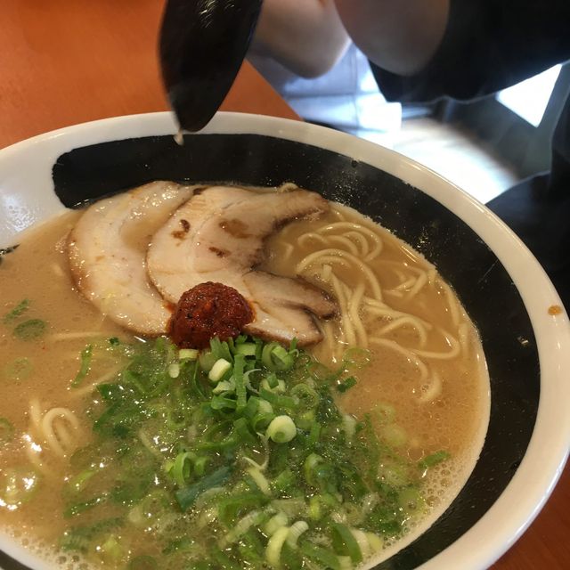 沖繩暖暮拉麵，豚骨拉麵與煎餃的絕妙搭配