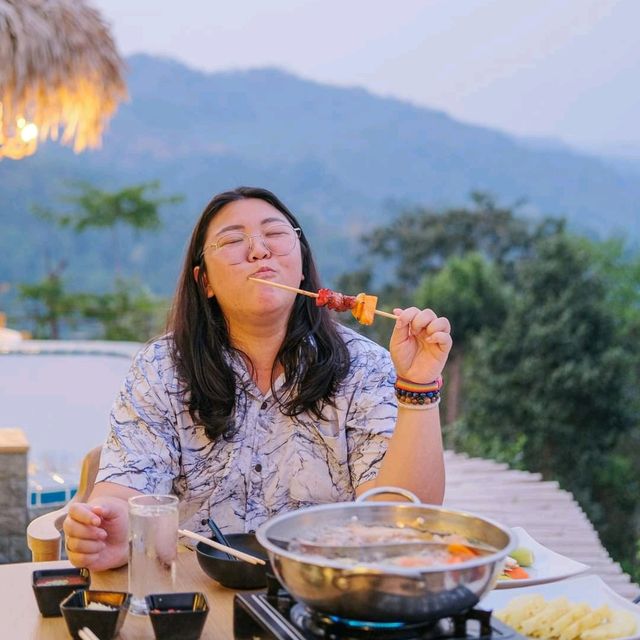 ขับรถเที่ยว นอนดูหมอก ให้เขาโอบ บ้านป่าหมอก
