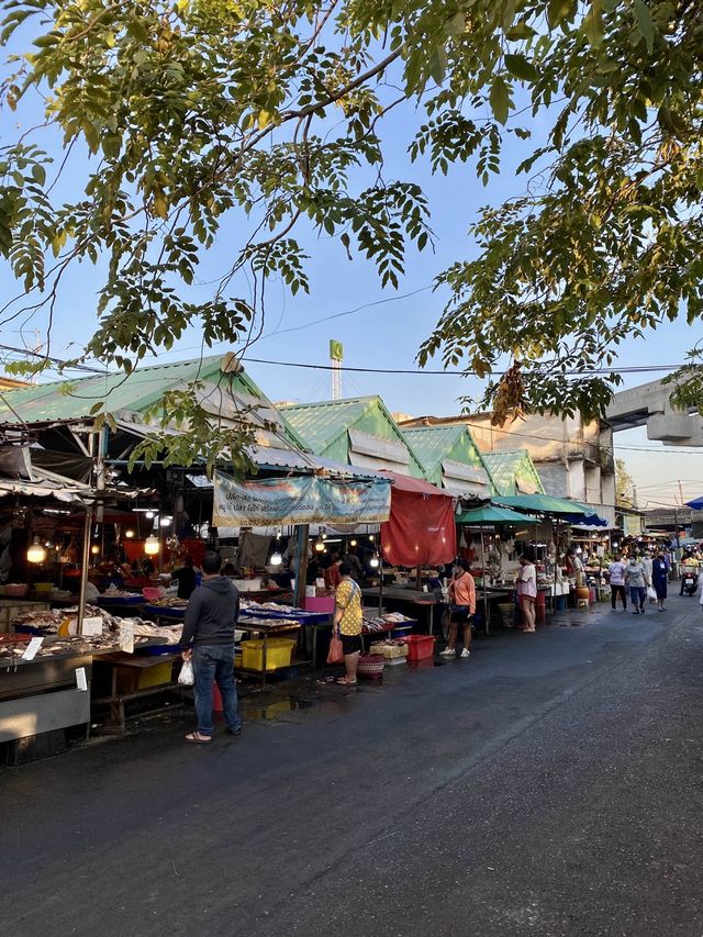 ตลาดสด ราคาไม่แพง ที่ตลาดมีนบุรี 