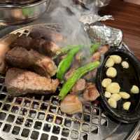 分厚すぎっ！炭火で焼く美味なお肉！