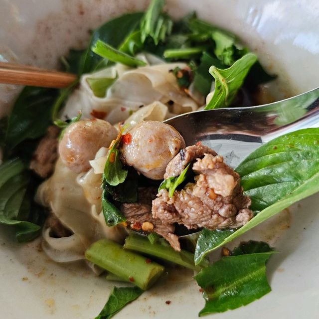 ก๋วยเตี๋ยวเรือปอประทีป สาขาสามัคคี