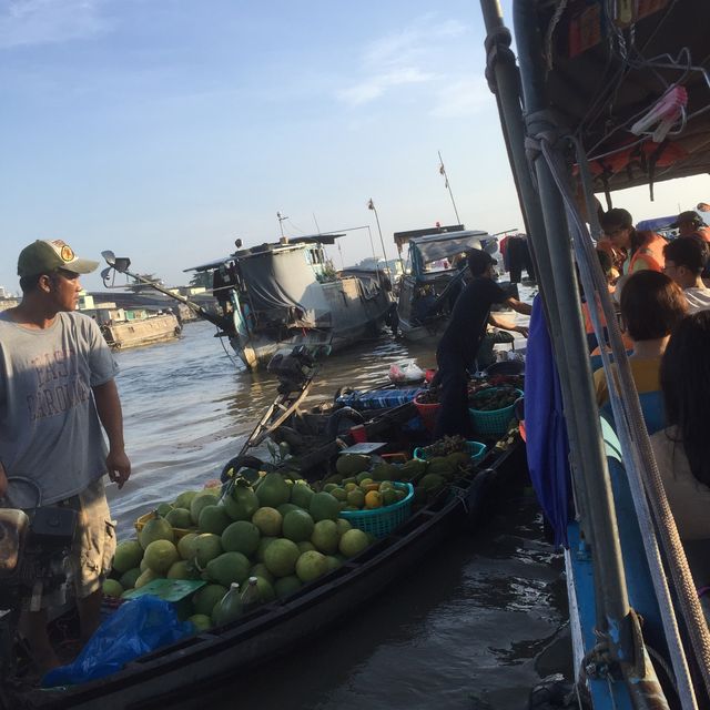 Floating market in Vietnam 🇻🇳 