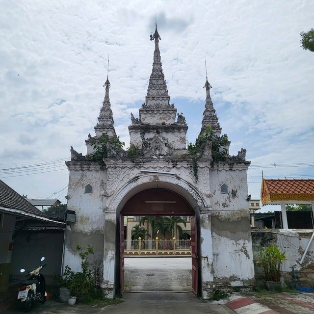 วัดศรีชุม วัดพม่าที่ใหญ่ที่สุดในไทย