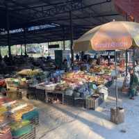 ルアンナムターのLocal Market
