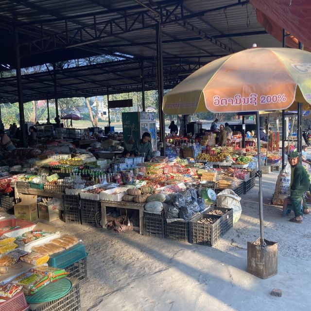 ルアンナムターのLocal Market