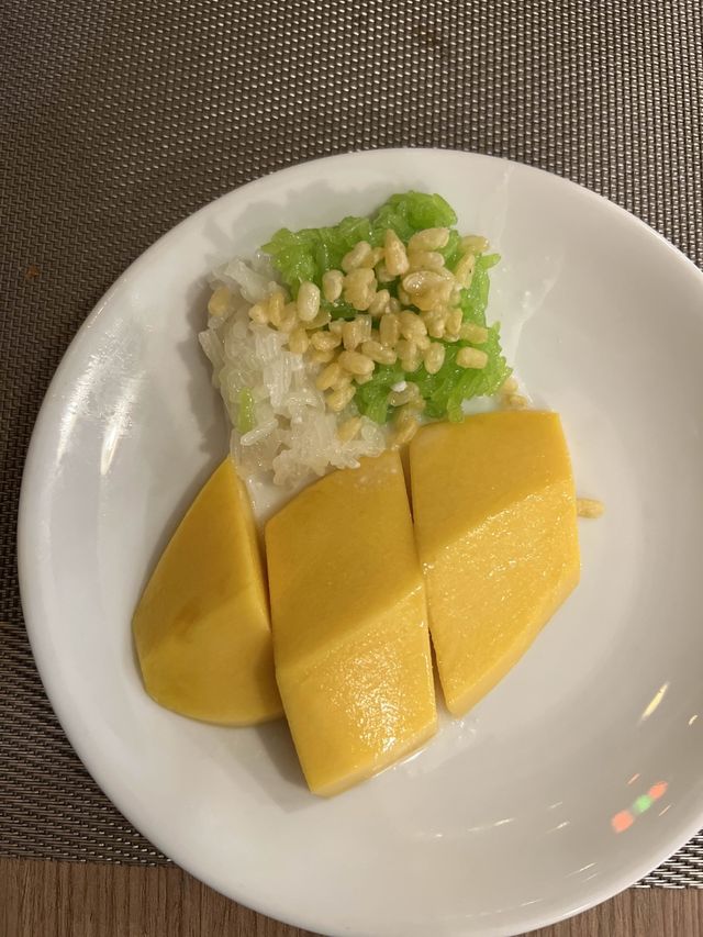 รีวิว บุฟเฟต์ใบหยกฟรี จาก Trip.com