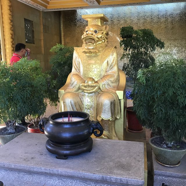 梅山輕旅行金光閃閃的《龍王金殿》