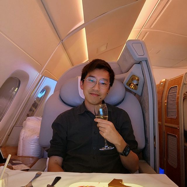 รีวิว First Class สายการบิน Emirates Airlines