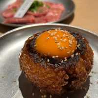 日式燒肉露營風！K11 Art Mall 火土燒肉｜玩味感十足．必食月見醬燒飯團🍚