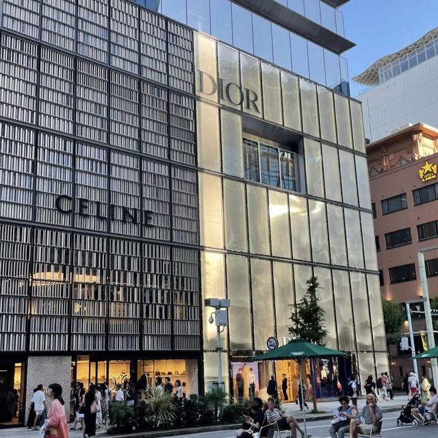 💃🛍️🌸 璀璨時尚之都！漫步銀座，盡情享受奢華與美麗！✨🏬🌸