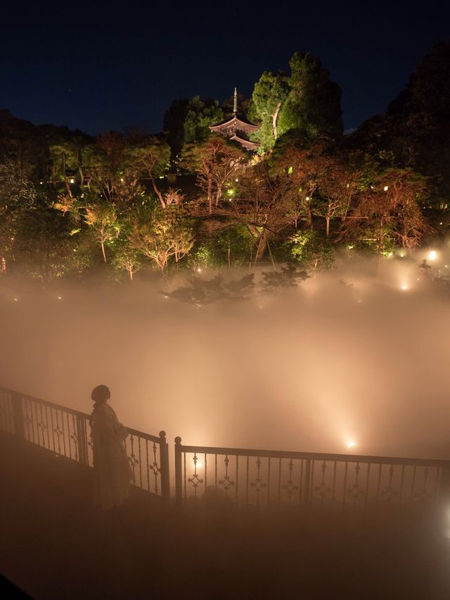 【日本でオーロラが見れる！？✨】椿山荘ではオーロラと雲海が同時に見れる！😳