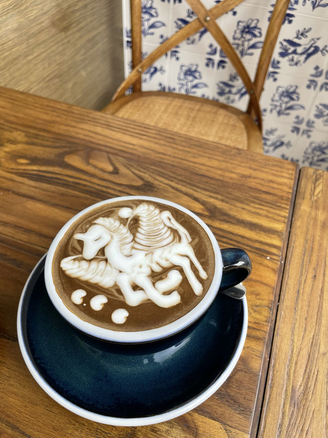 充滿葡萄牙風格藍白色Cafe