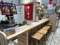 福岡・博多。博多駅で気軽にカウンターでカップもつ鍋が食べられる『YAMAYA BASE (マイング店)』