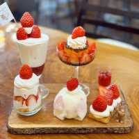 高田馬場Re:s Cafebar & Sweets：草莓甜點盛宴，好看又好吃！