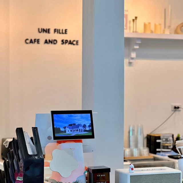 Une Fille Cafe and Space