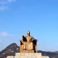 맑은 하늘의 광화문, 또 다른 분위기네요!