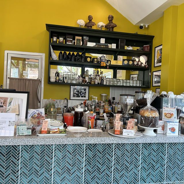 TURNTABLE CAFE 