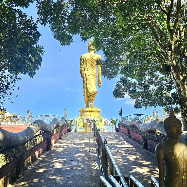 Exploring monumental temples in Koh Samui 🌴🌊