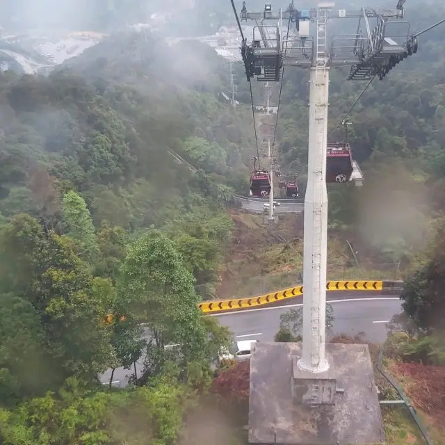 搭乘雲天纜車去雲頂，好讚