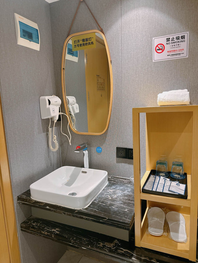 龍華站便利平價酒店｜亞希酒店