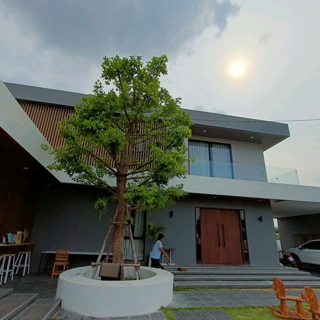 Magaret choose café at Buriram 