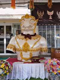 ลอดโบสถ์เก่าที่ วัดโบถส์หลวงปู่เทียน