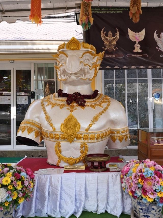 ลอดโบสถ์เก่าที่ วัดโบถส์หลวงปู่เทียน