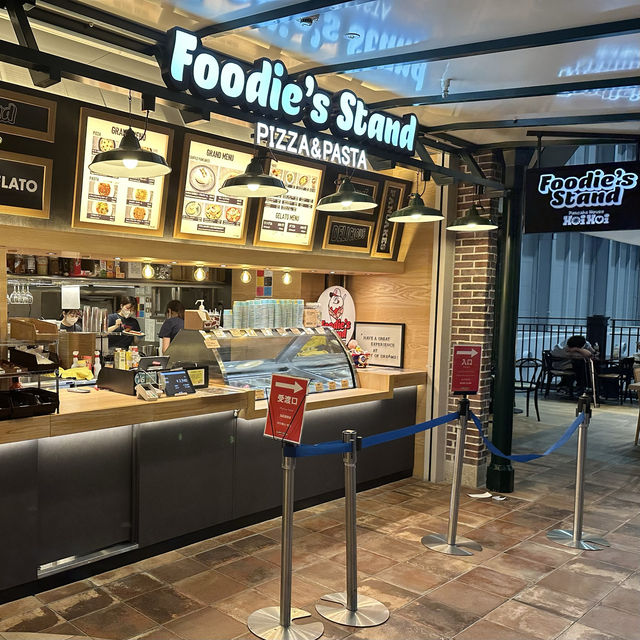 飛行機を眺めながらいただく🍽️美味しいパンケーキ☁️