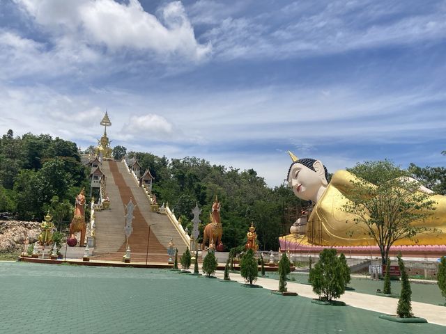 วัดพระธาตุดอยสะเก็ด