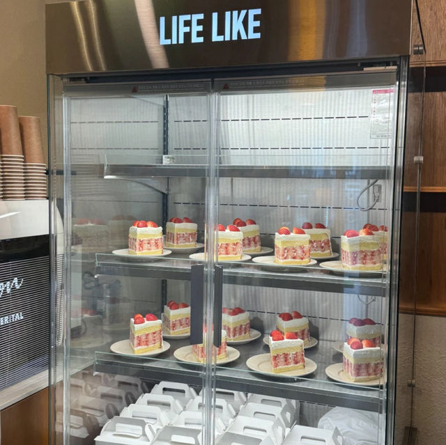 【韓国/釜山】イチゴがたっぷり入ったショートケーキ🍰