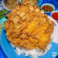 ตามสั่งแบบโบราณที่อยู่คู่ท่าน้ำนนท์มากว่า 50 ปี